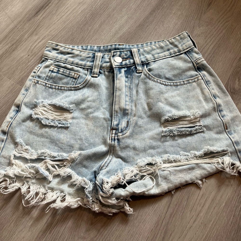 Whitewahsed jean shorts